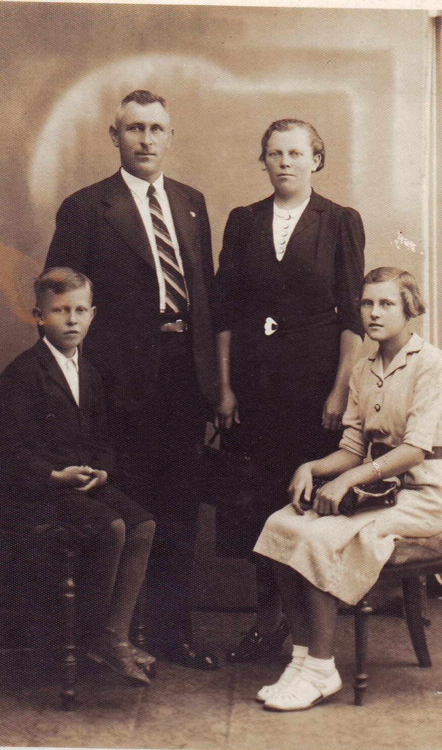 rodina koukolíčkova Vyšínek asi 1937.jpg